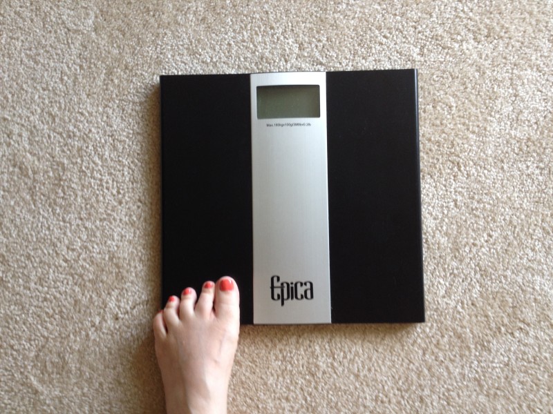 scale.toes.photo